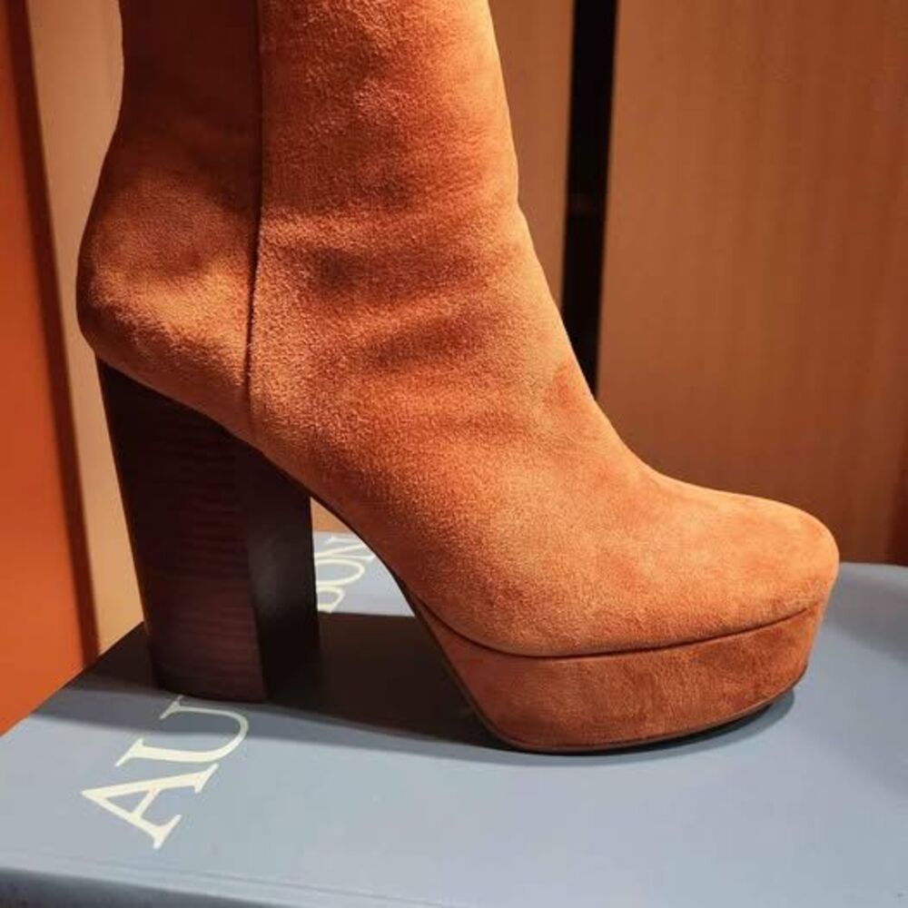 Brand new Steve Madden platform boots